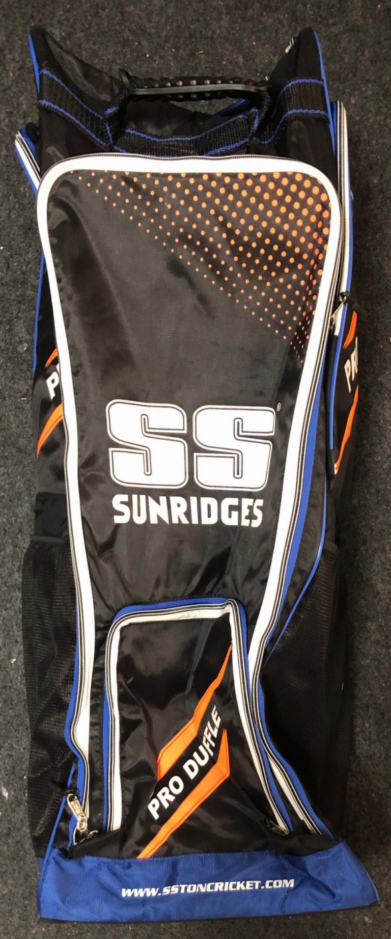 Select SS Pro Duffle Cricket Kit Bag Black and Orange
